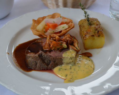 2016-08/rinderfilet-mit-gebackener-kartoffel